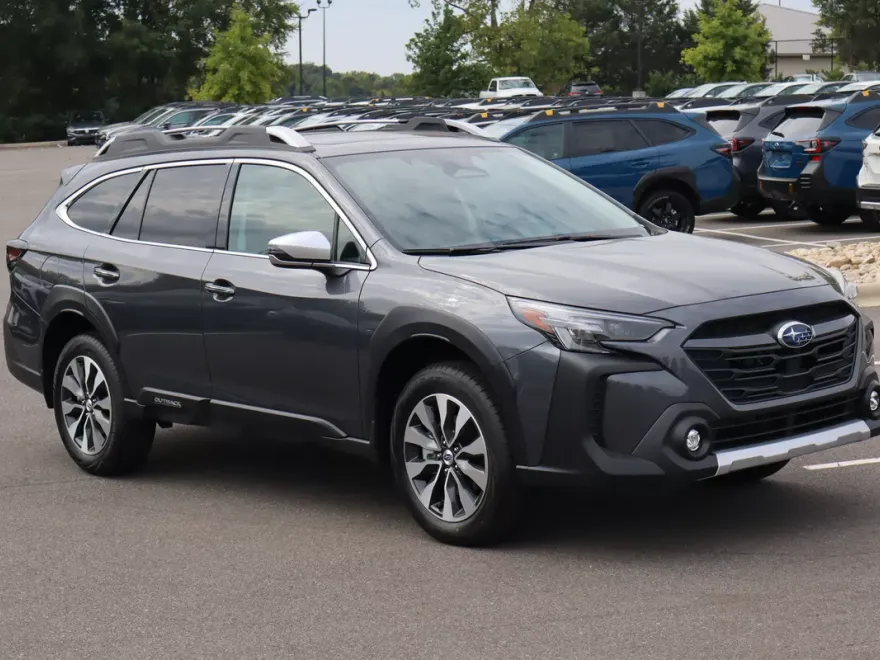 2025 Subaru Outback Touring photo 1
