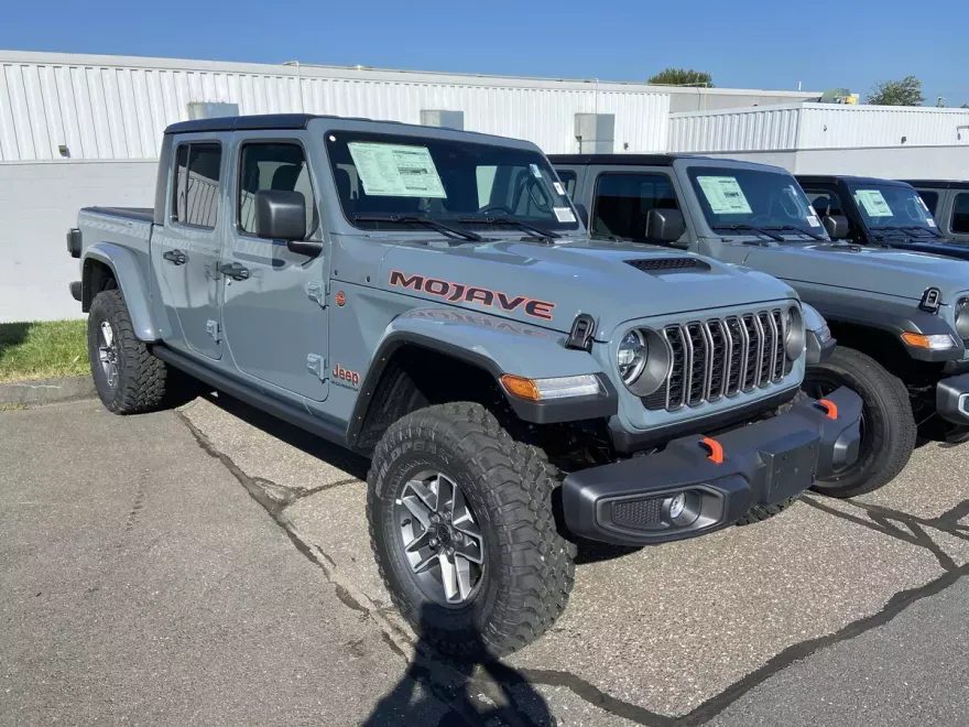2025 Jeep Gladiator Mojave photo 1