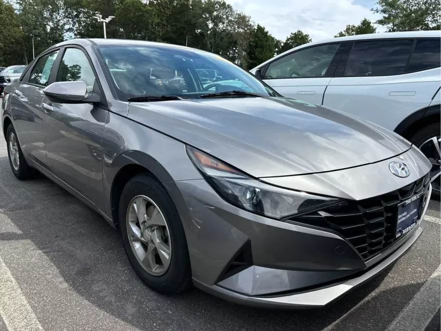 2023 Hyundai Elantra SE photo 1