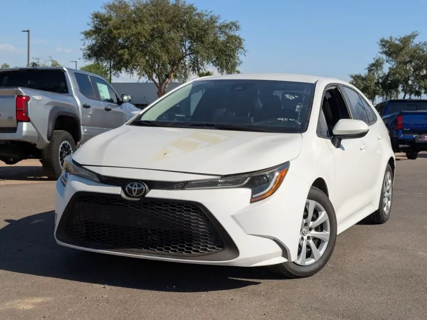 2021 Toyota Corolla LE photo 1