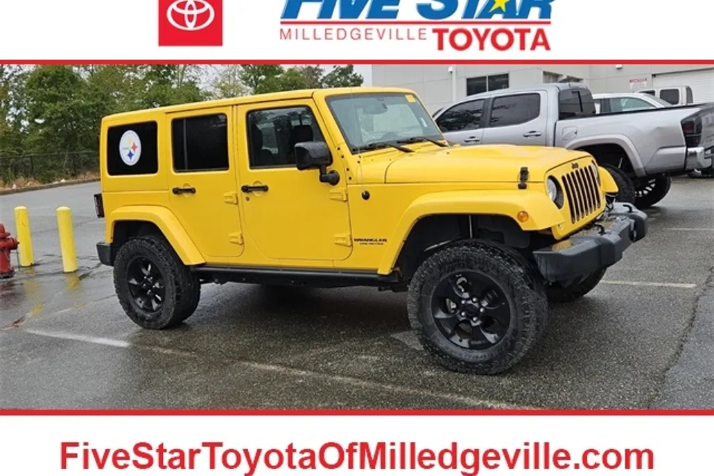 2015 Jeep Wrangler Unlimited Sahara photo 1
