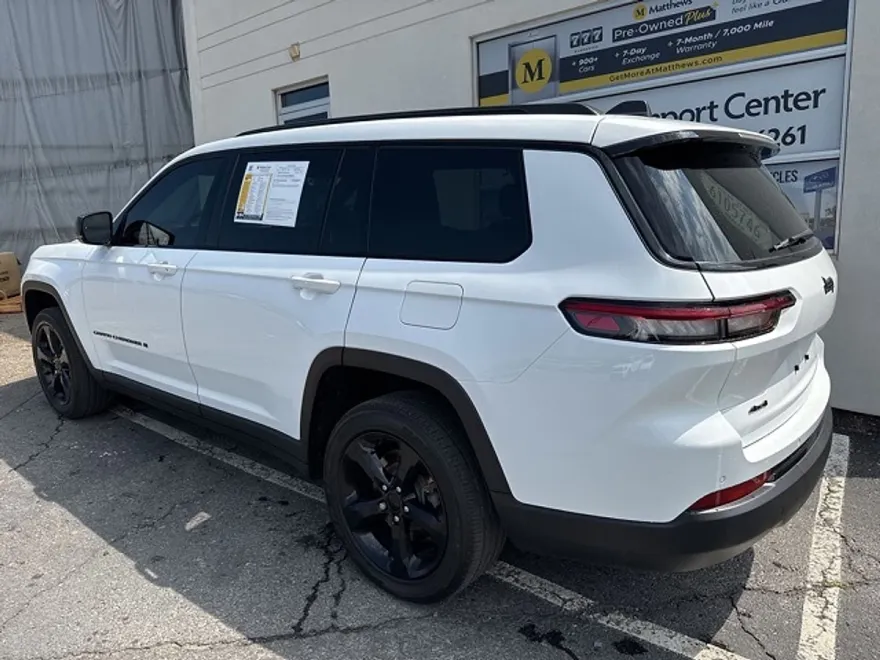 2023 Jeep Grand Cherokee Laredo photo 1