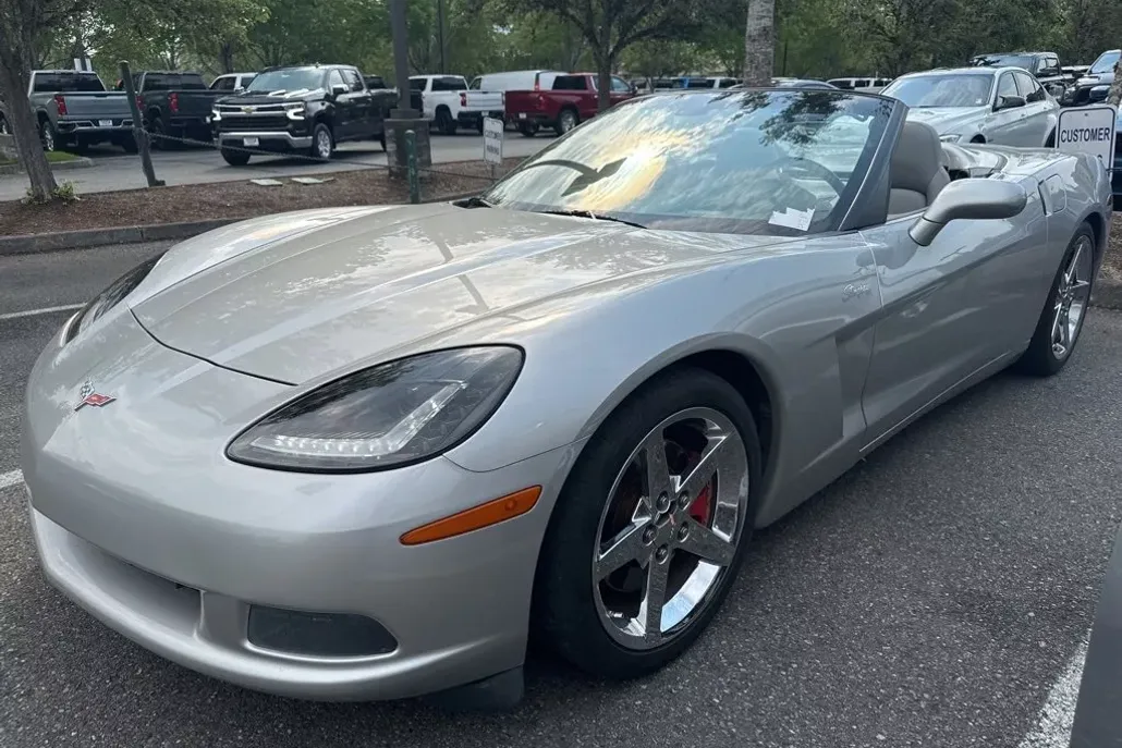 2005 Chevrolet Corvette photo 1