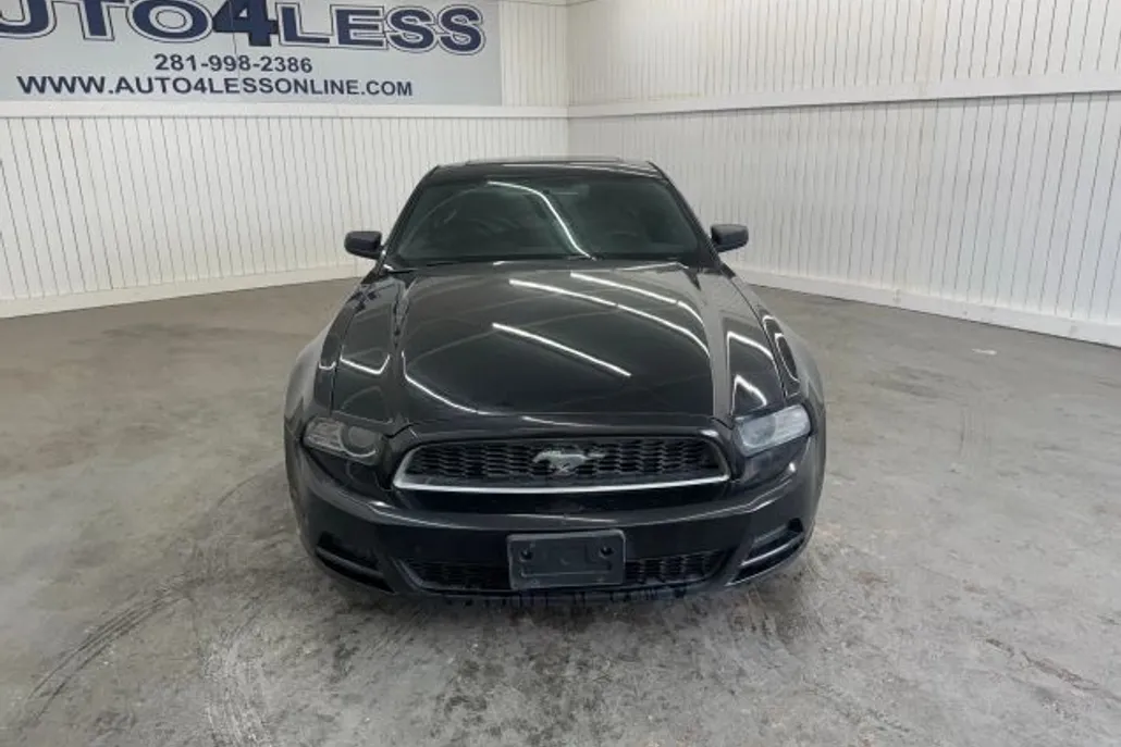 2013 Ford Mustang V6 photo 1