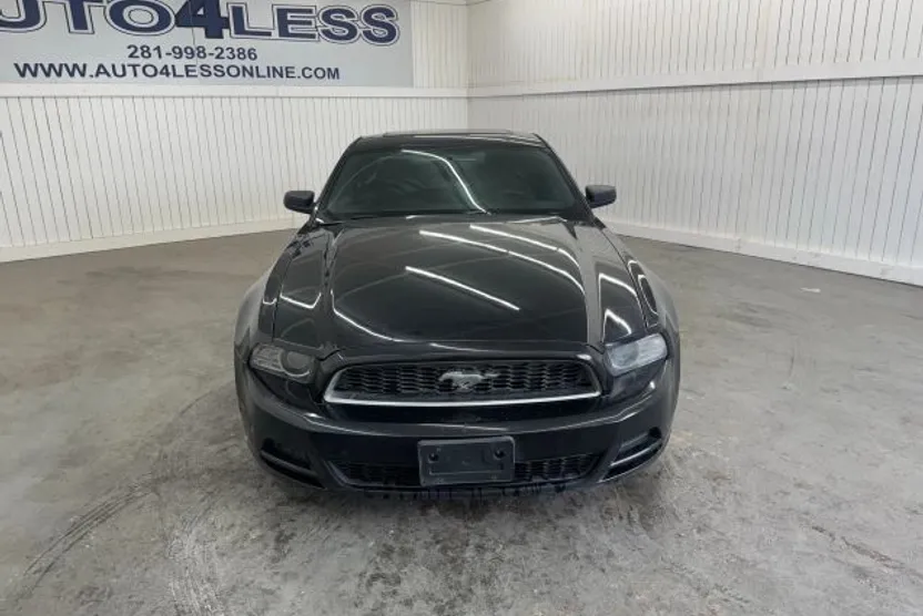 2013 Ford Mustang V6 photo 1