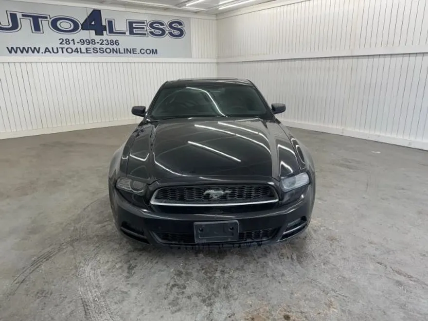 2013 Ford Mustang V6 photo 1