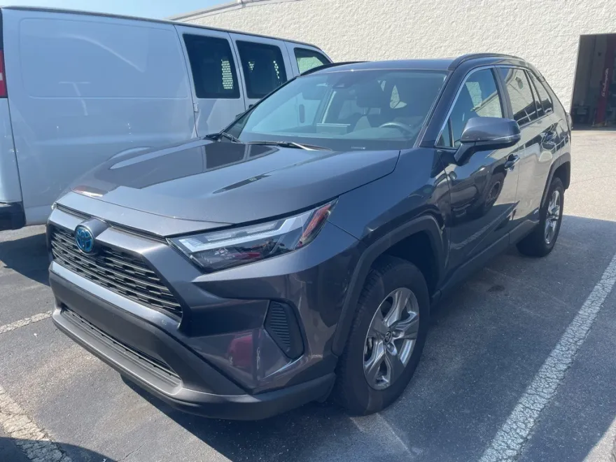 2024 Toyota RAV4 Hybrid XLE photo 1