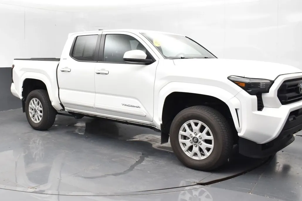 2024 Toyota Tacoma SR5 photo 1