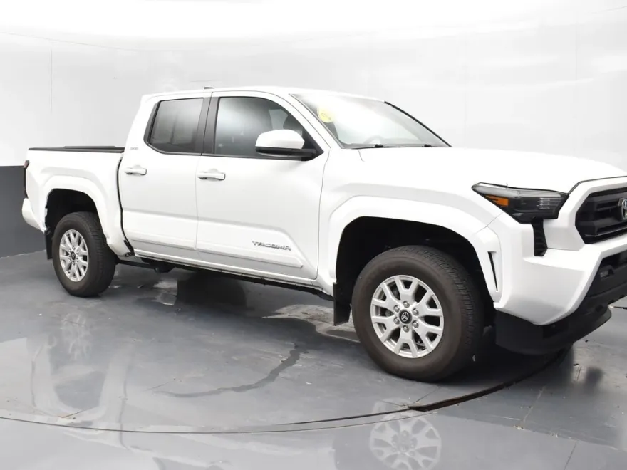 2024 Toyota Tacoma SR5 photo 1