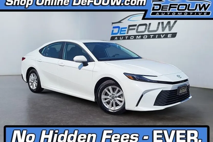 2025 Toyota Camry LE photo 1