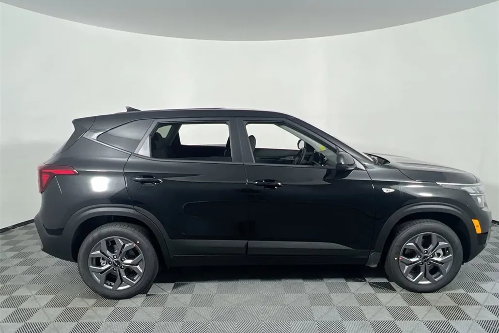2026 Kia Seltos LX photo 1