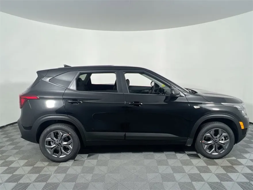 2026 Kia Seltos LX photo 1