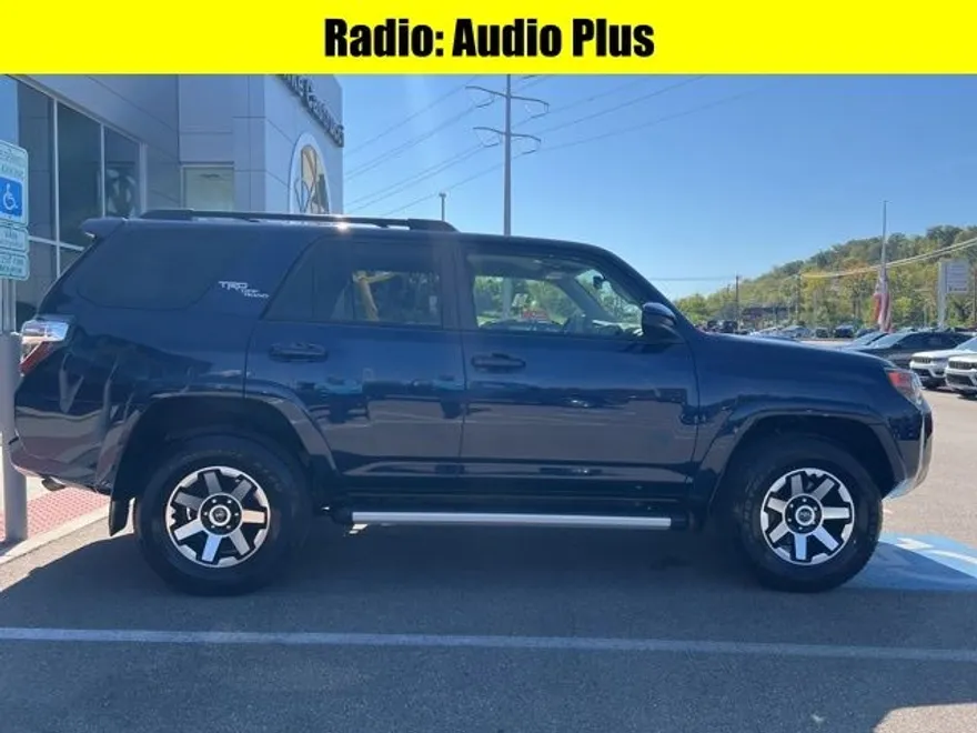 2022 Toyota 4Runner TRD Off-Road photo 1