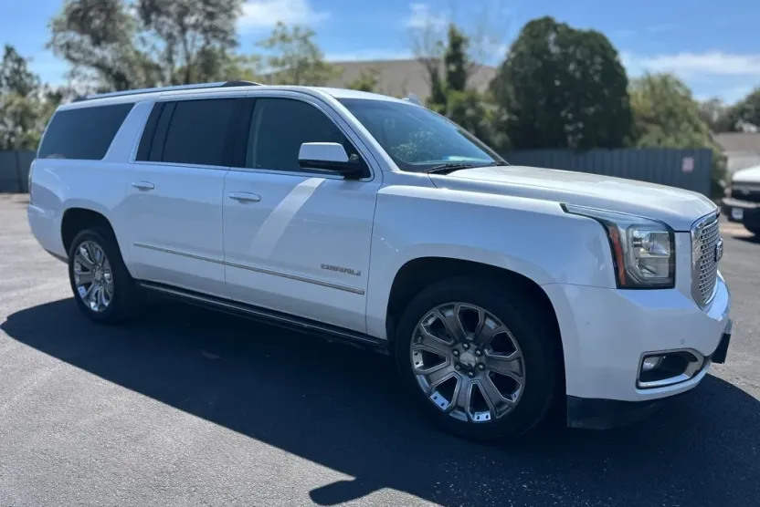 2016 Gmc Yukon XL Denali photo 1