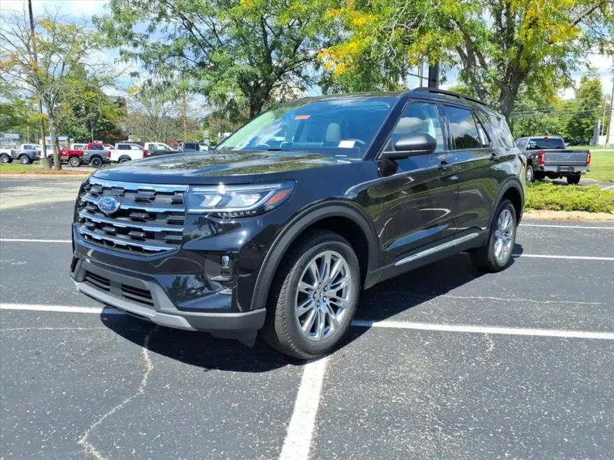 2025 Ford Explorer photo 1