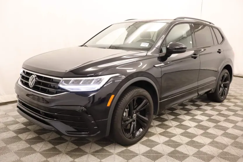 2024 Volkswagen Tiguan SE R-Line Black photo 1