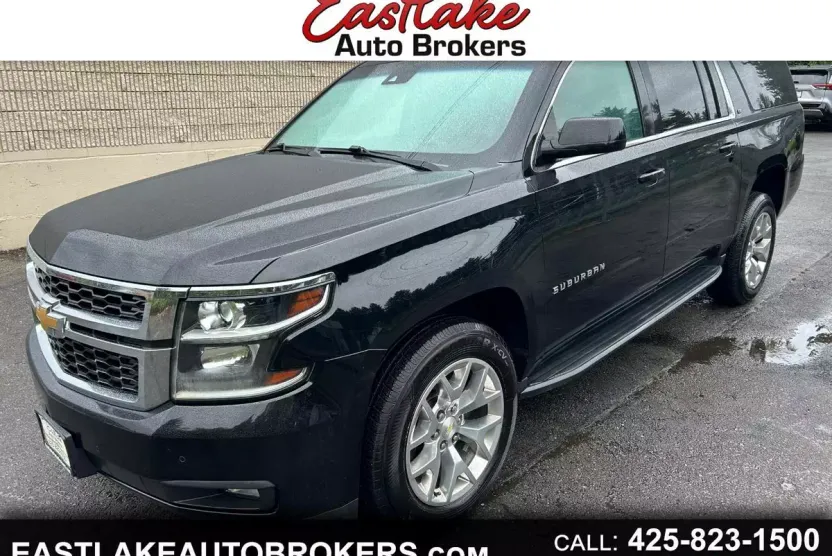 2016 Chevrolet Suburban LT photo 1
