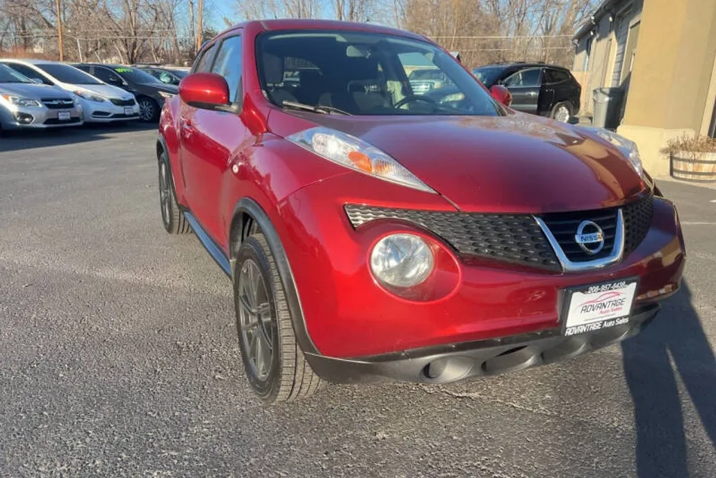 2012 Nissan Juke SV photo 1
