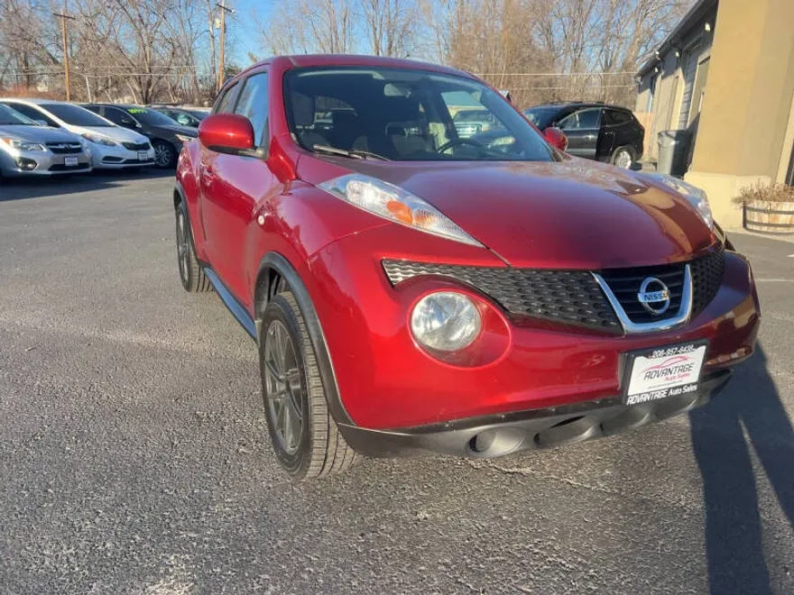 2012 Nissan Juke SV photo 1