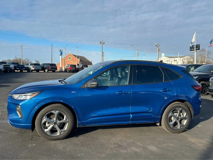 2023 Ford Escape ST-Line photo 1
