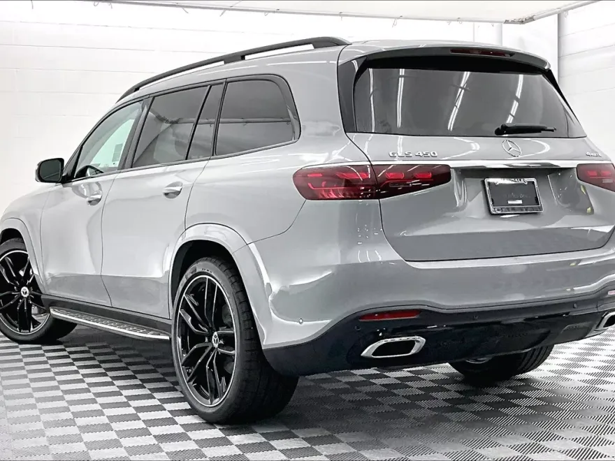 2026 Mercedes Benz GLS 450 4MATIC photo 1