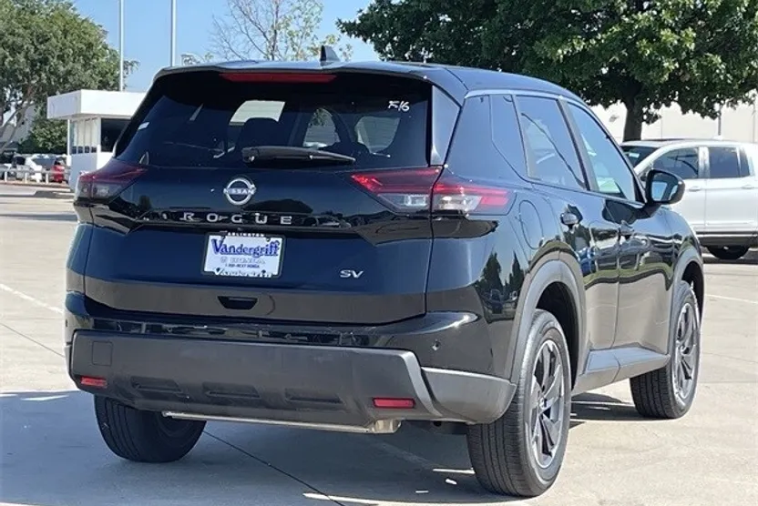 2024 Nissan Rogue SV photo 1