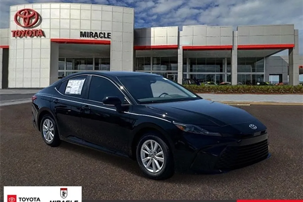 2025 Toyota Camry LE photo 1