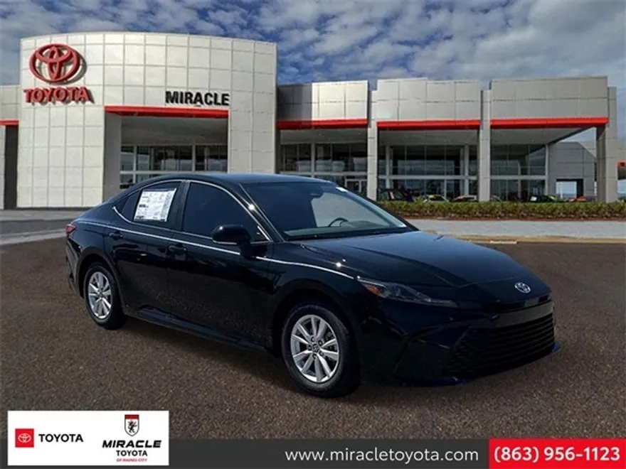 2025 Toyota Camry LE photo 1
