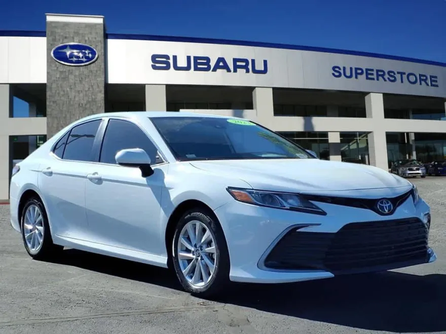 2023 Toyota Camry LE photo 1