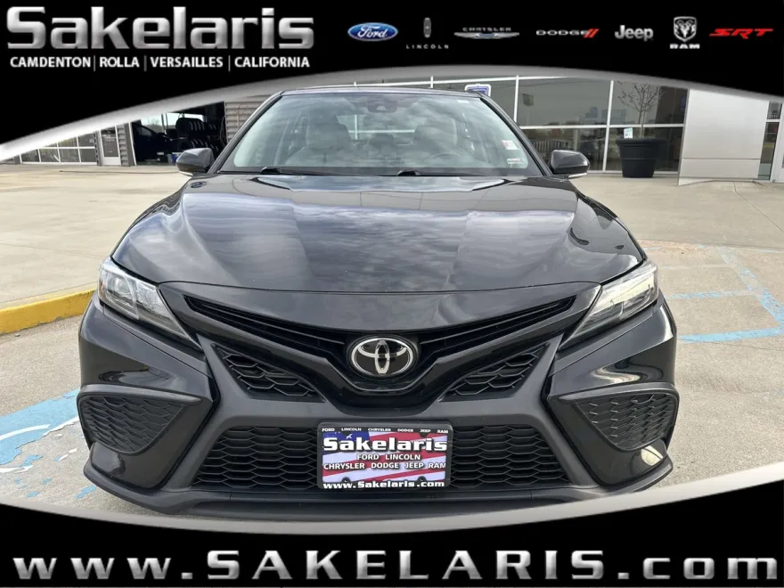 2023 Toyota Camry SE photo 1