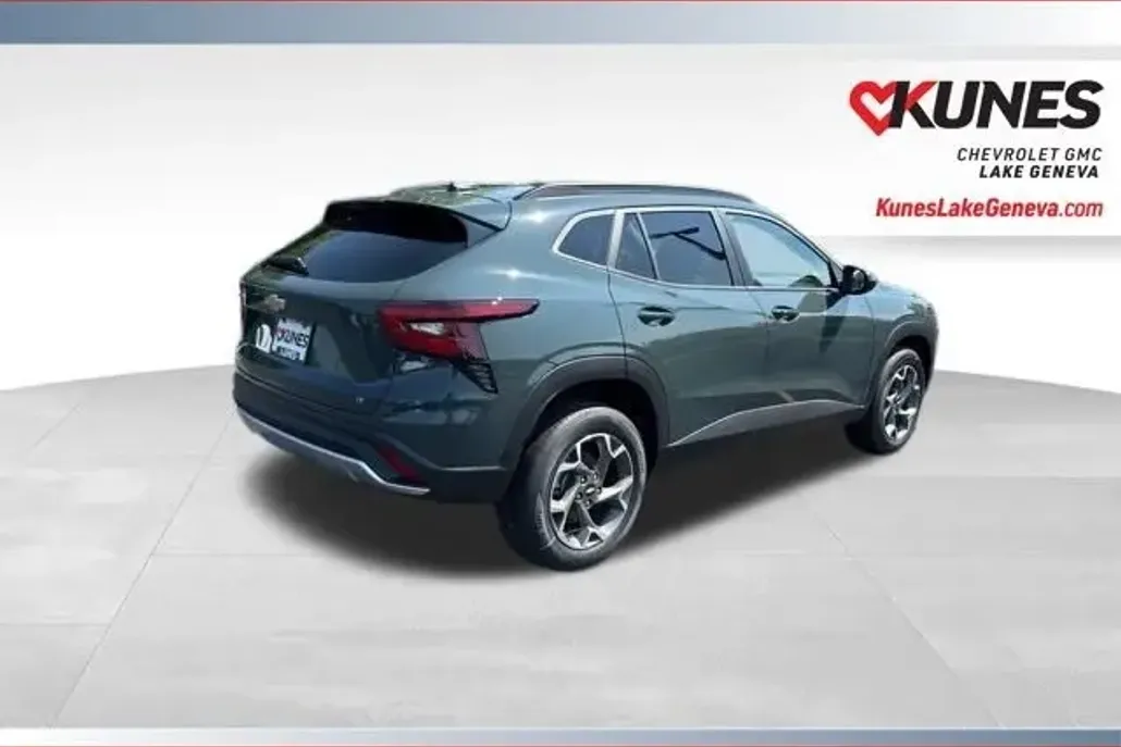 2025 Chevrolet Trax LT photo 1