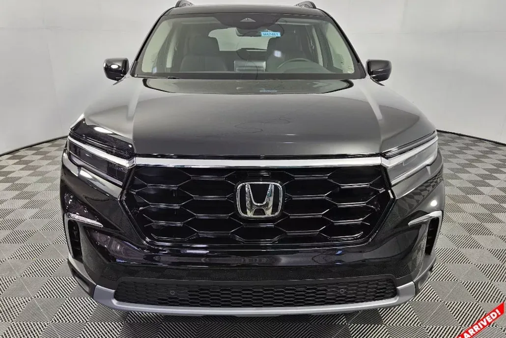 2025 Honda Pilot Touring photo 1