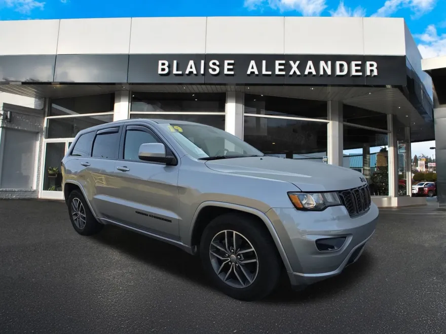 2019 Jeep Grand Cherokee Altitude photo 1