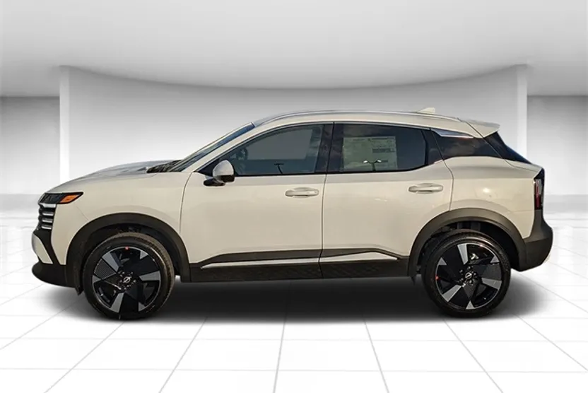 2025 Nissan Kicks SR photo 1