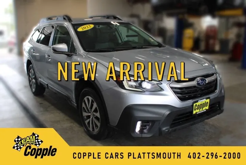 2022 Subaru Outback Premium photo 1