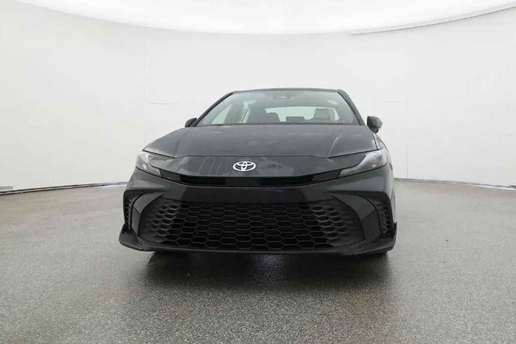 2026 Toyota Camry SE photo 1