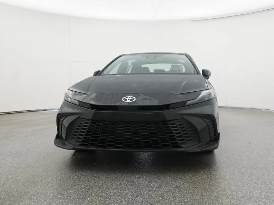 2026 Toyota Camry SE photo 1