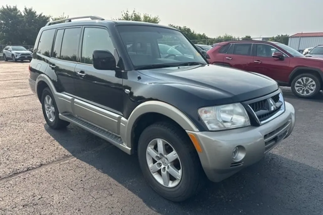 2006 Mitsubishi Montero Limited photo 1