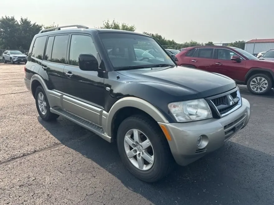2006 Mitsubishi Montero Limited photo 1
