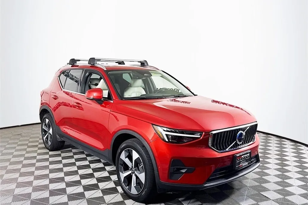 2023 Volvo XC40 Ultimate photo 1