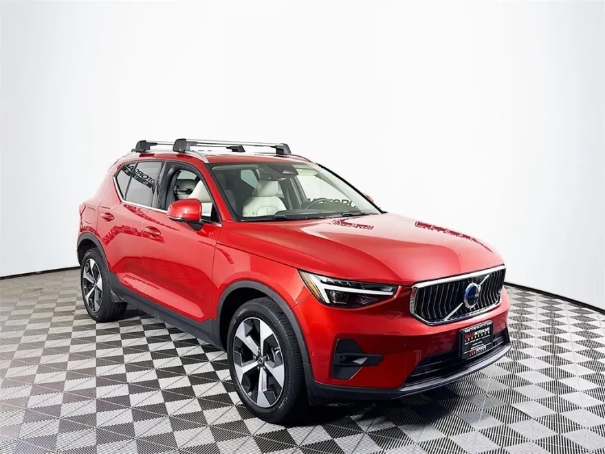 2023 Volvo XC40 Ultimate photo 1