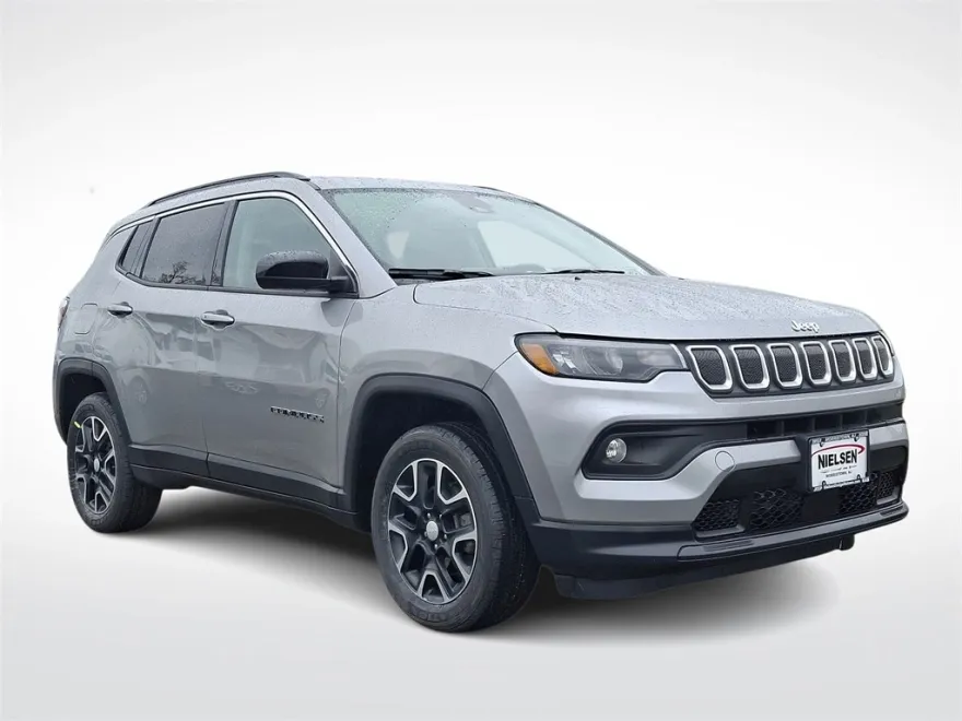 2022 Jeep Compass Latitude photo 1