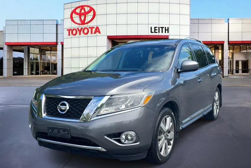 2016 Nissan Pathfinder Platinum photo 1