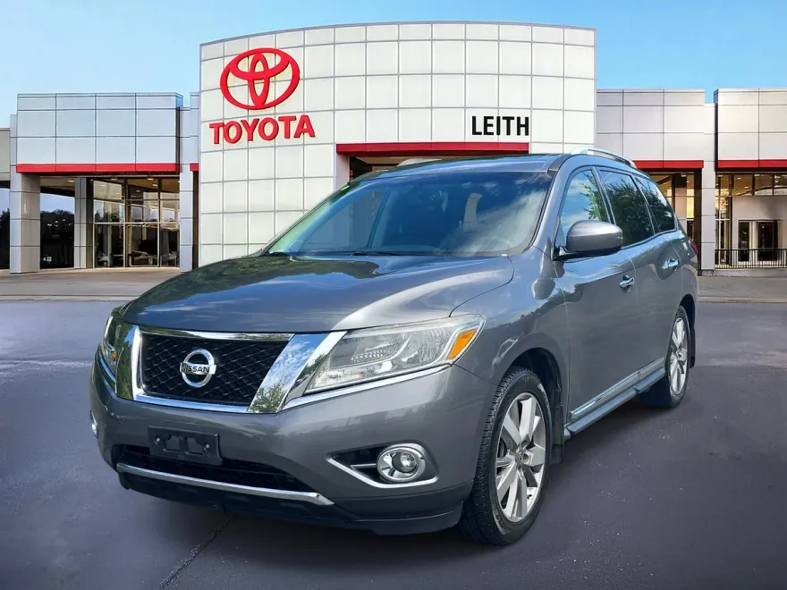 2016 Nissan Pathfinder Platinum photo 1