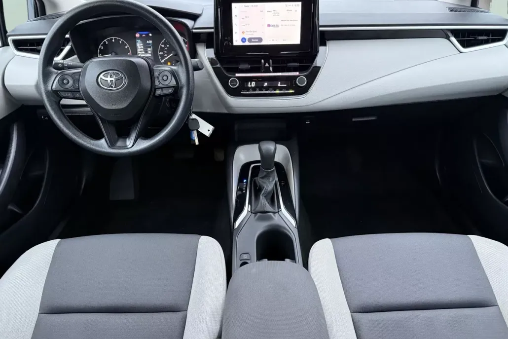 2024 Toyota Corolla LE photo 1
