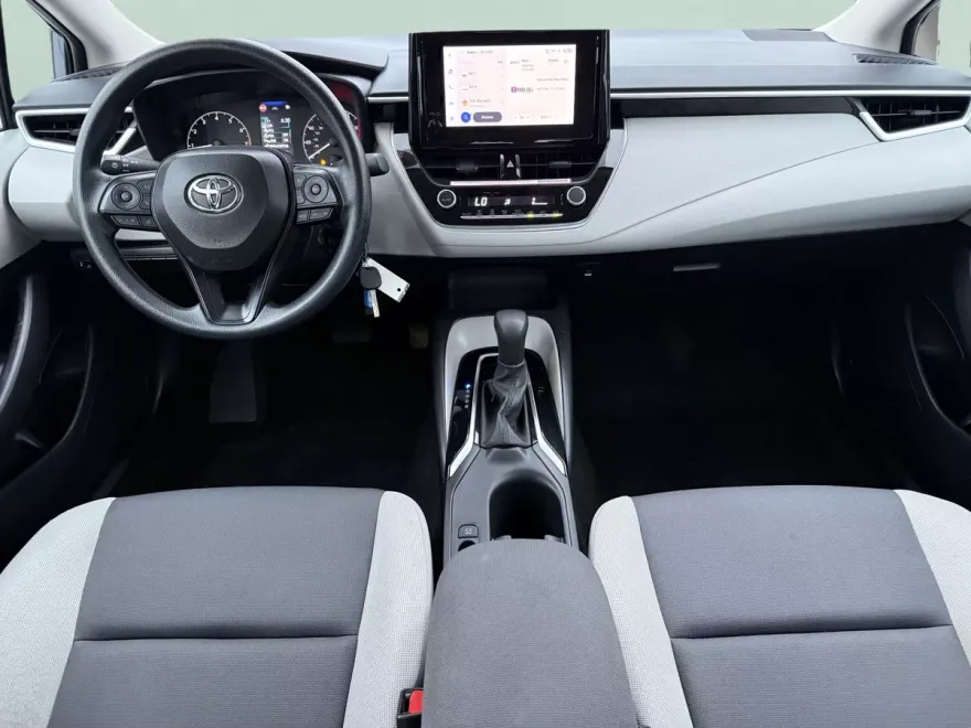2024 Toyota Corolla LE photo 1