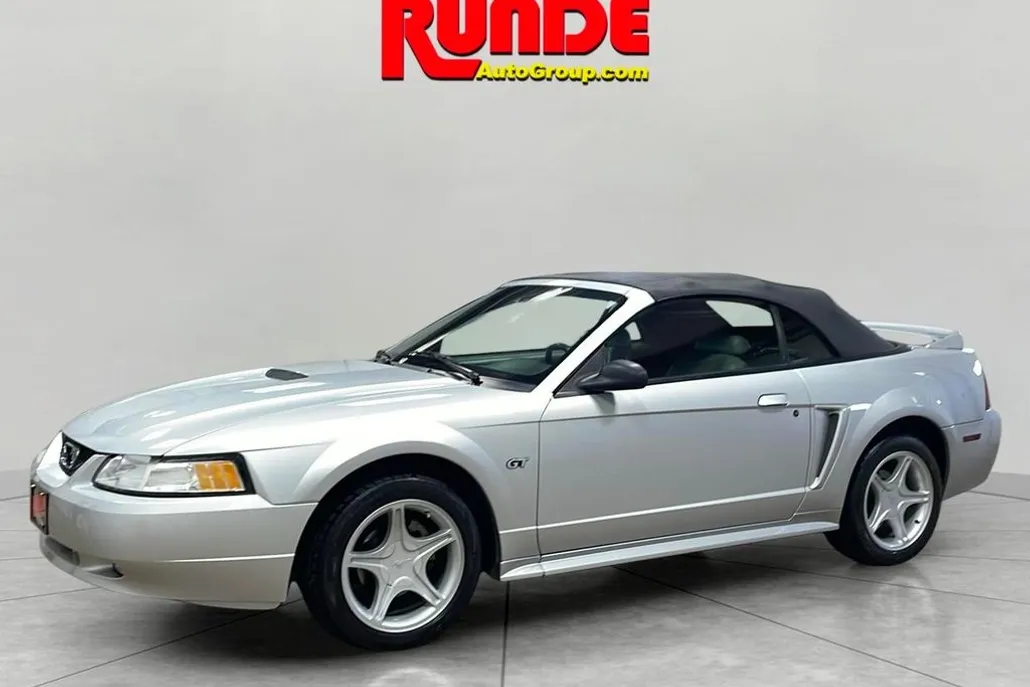2000 Ford Mustang GT photo 1