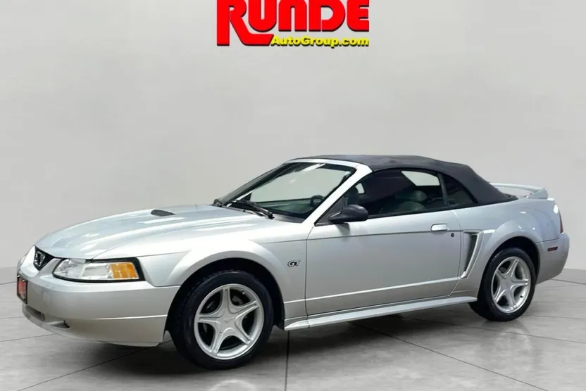 2000 Ford Mustang GT photo 1