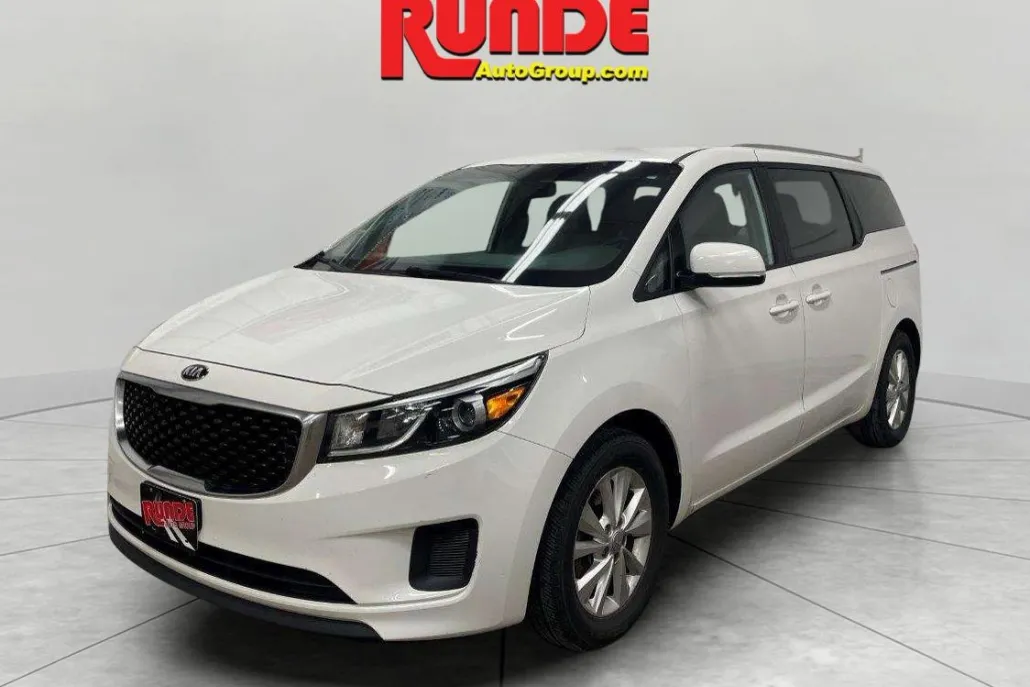 2016 Kia Sedona LX photo 1