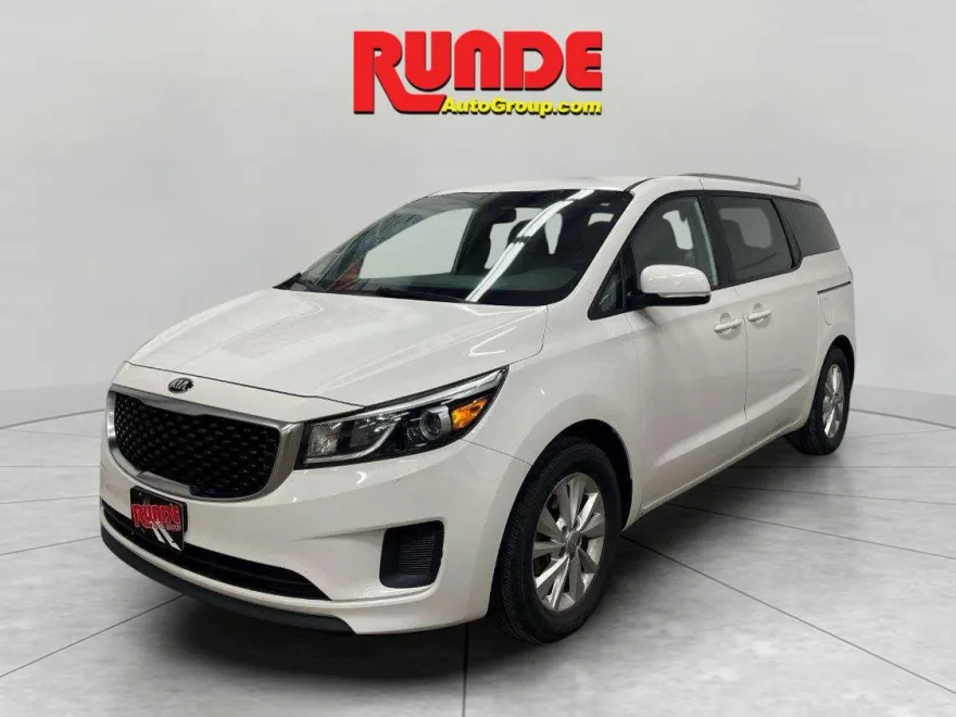 2016 Kia Sedona LX photo 1
